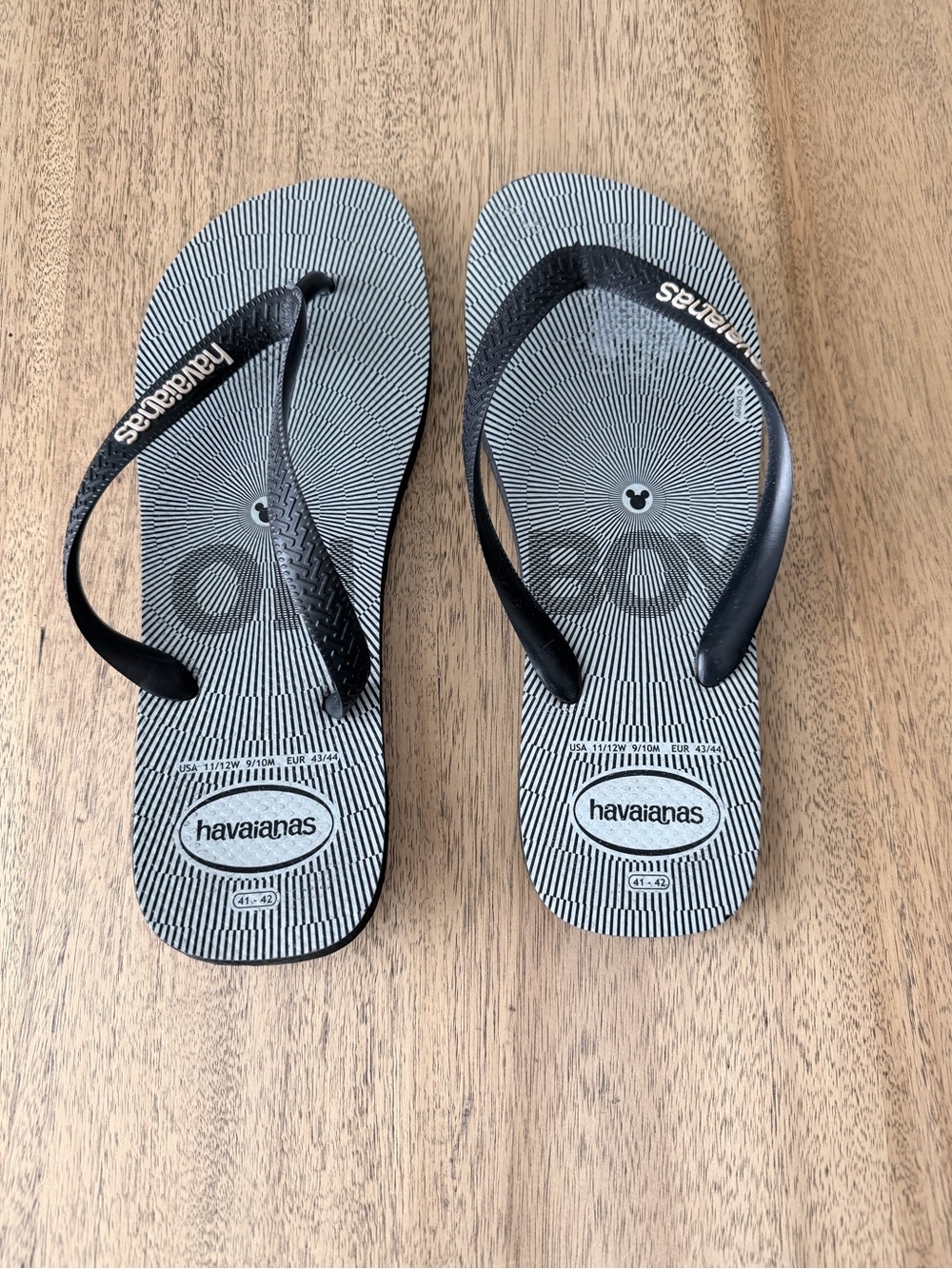 Havaianas black and white optical illusion print Disney Mickey Mouse Oh Boy